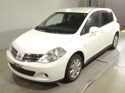 NISSAN TIIDA