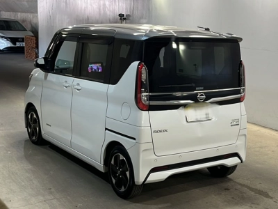 NISSAN ROOX
