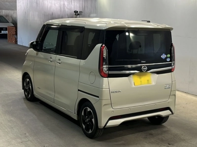 NISSAN ROOX