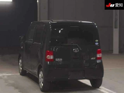 TOYOTA PIXIS SPACE