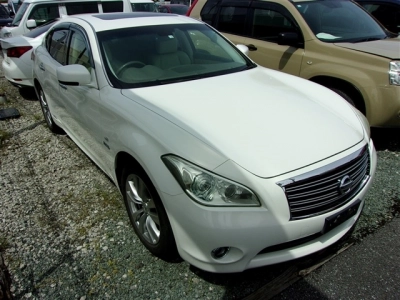 NISSAN FUGA