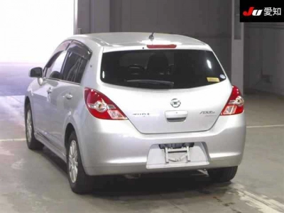NISSAN TIIDA