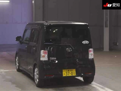TOYOTA PIXIS SPACE