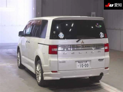 MITSUBISHI DELICA D:5