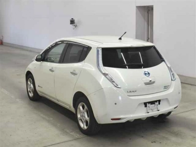 NISSAN LEAF