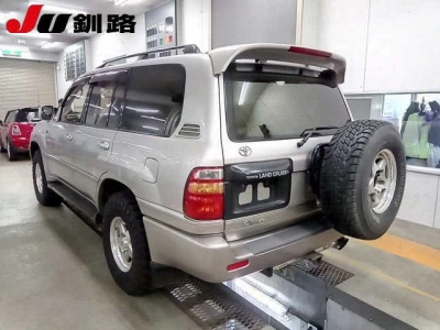 TOYOTA LAND CRUISER 100