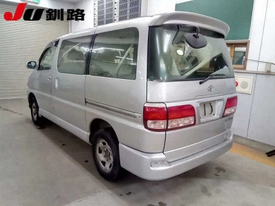 TOYOTA HIACE REGIUS