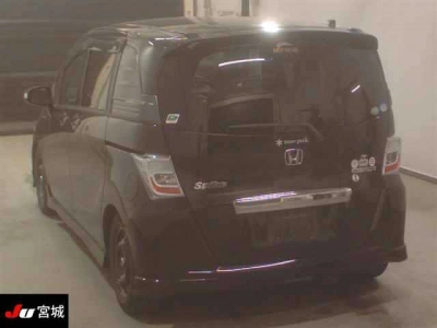 HONDA FREED SPIKE