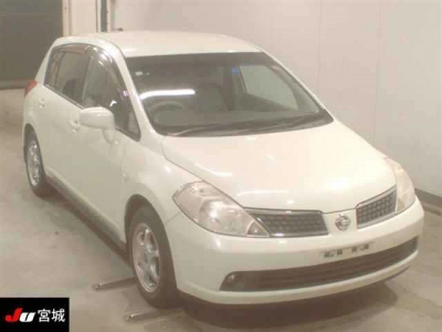 NISSAN TIIDA