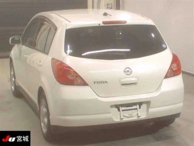 NISSAN TIIDA