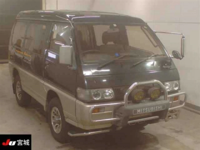 MITSUBISHI DELICA WAGON