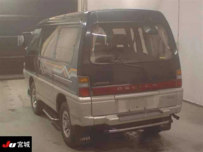 MITSUBISHI DELICA WAGON