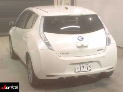 NISSAN LEAF