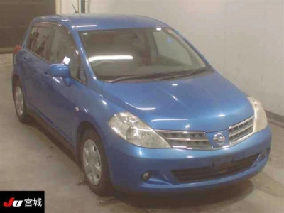 NISSAN TIIDA