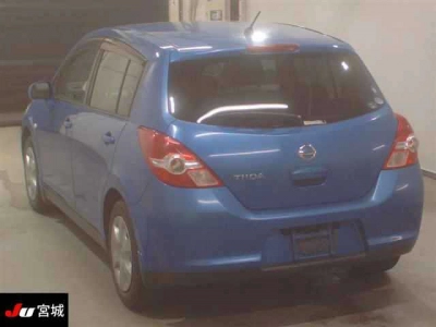 NISSAN TIIDA