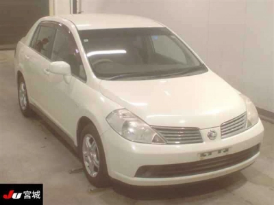 NISSAN TIIDA LATIO