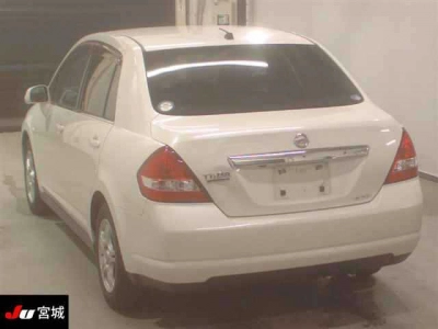 NISSAN TIIDA LATIO