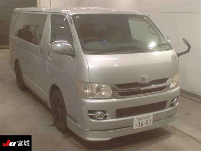 TOYOTA HIACE VAN