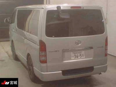 TOYOTA HIACE VAN