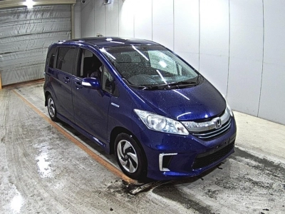 HONDA FREED HYBRID