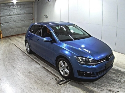 VOLKSWAGEN GOLF