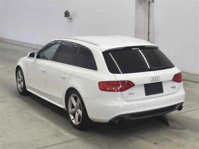 AUDI A4 AVANTE