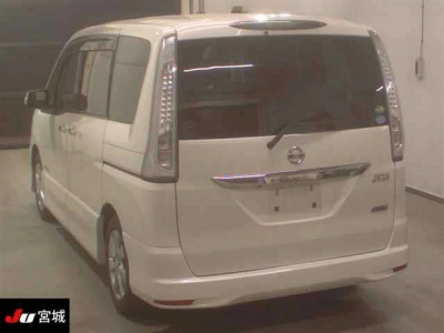 NISSAN SERENA
