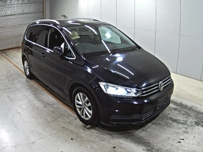 VOLKSWAGEN GOLF TOURAN