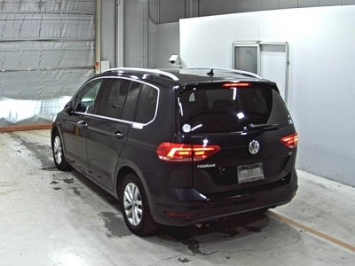VOLKSWAGEN GOLF TOURAN
