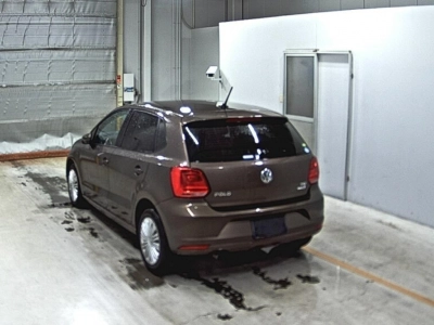 VOLKSWAGEN POLO
