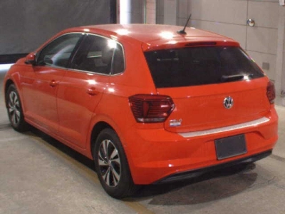 VOLKSWAGEN POLO