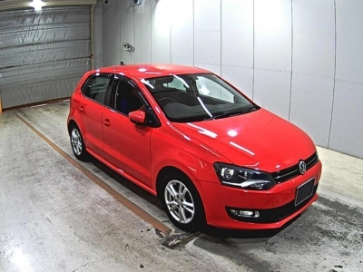 VOLKSWAGEN POLO