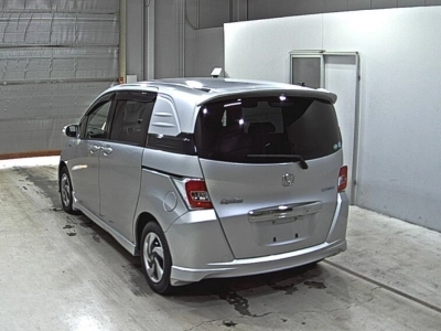 HONDA FREED SPIKE HYBRID