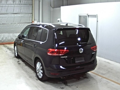 VOLKSWAGEN GOLF TOURAN