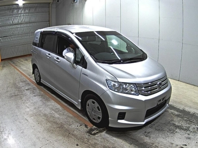 HONDA FREED SPIKE HYBRID
