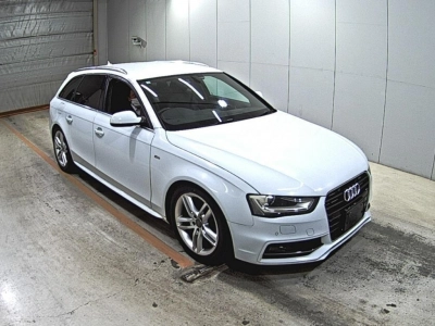 AUDI A4 AVANTE