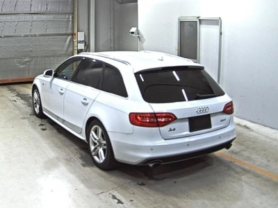 AUDI A4 AVANTE
