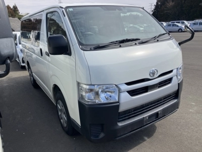 TOYOTA HIACE