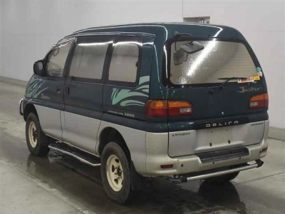 MITSUBISHI DELICA SPACE GEAR