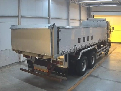 NISSAN UD
