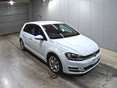 VOLKSWAGEN GOLF