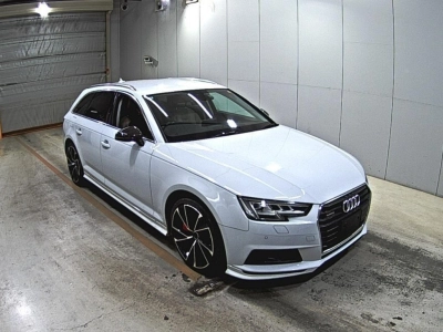 AUDI A4 AVANTE