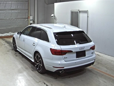 AUDI A4 AVANTE