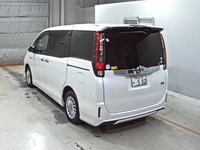 TOYOTA NOAH