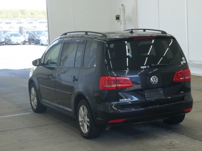 VOLKSWAGEN GOLF TOURAN