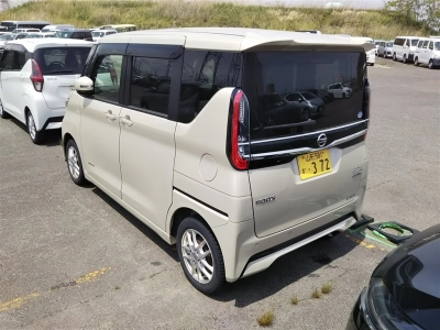 NISSAN ROOX
