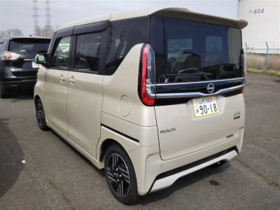 NISSAN ROOX