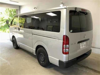 TOYOTA HIACE VAN