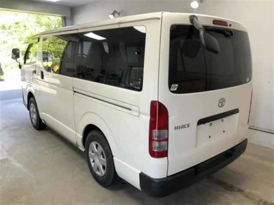 TOYOTA HIACE VAN