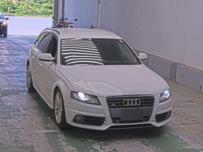 AUDI A4 AVANTE